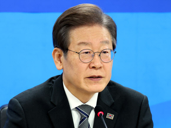 <실시간 핫이슈> 이재명 '법카 의혹' 압수수색 후 실종된 세탁소 주인, 익산서 발견 <실시간 핫이슈> 이재명 '법카 의혹' 압수수색 후 실종된 세탁소 주인, 익산서 발견
