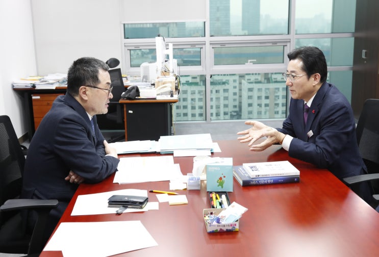 소병철 의원에게 ‘<b>경찰병원</b> 예타 면제’ 개정안 <b>통과</b> 건의