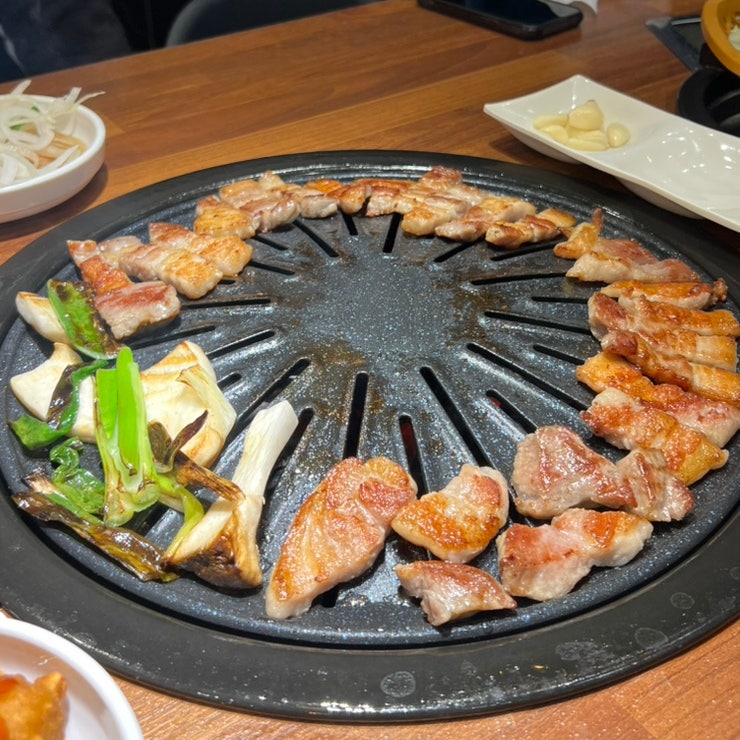 부천무한리필 고기싸롱 신중동역점 숙성 삼겹살 맛집