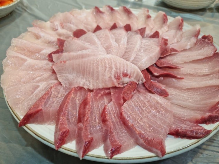  부산 대방어 제대로 맛볼 수 있는 영도다리횟집