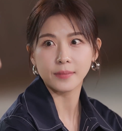 You Quiz on the Block Ha Ji-won's Two-Piece, Mules, Earrings, Bottega Veneta