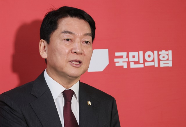 <b>안철수</b> “<b>이준석</b> 신당, 3가지가 없다”