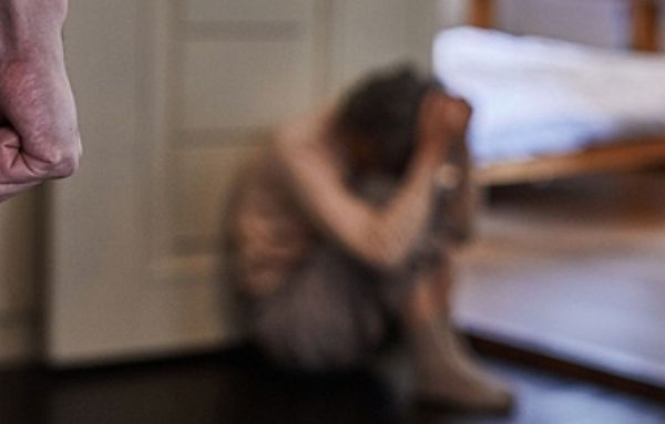직장동료 <b>가스라이팅</b>해 성매매 강요…5억 착취 40대女, <b>징역</b>... 