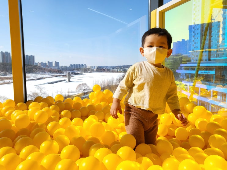  동탄 대형키즈카페 와글아이 | 방방이, 튜브썰매, 레이싱카, 편백나무, 부엌놀이, 대형볼풀장
