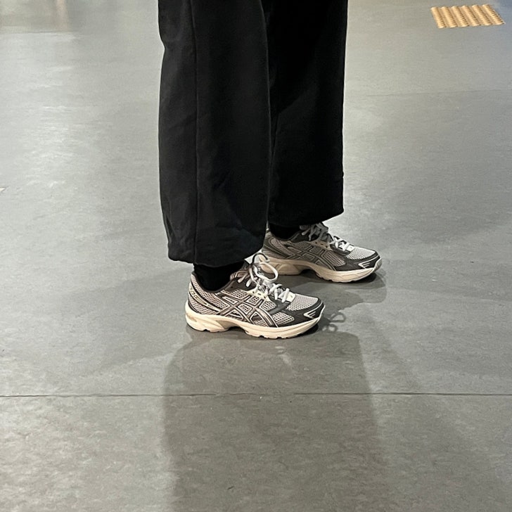 내돈내산 아식스 젤 1130 그레이 기본템 추천 (착샷O) 내돈내산 아식스 젤 1130 그레이 기본템 추천 (착샷O)