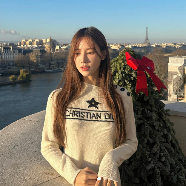  이나연 옷 여자 20대 명품백 가방 브랜드 디올 여성 캐시미어 니트 겨울 코디 정보