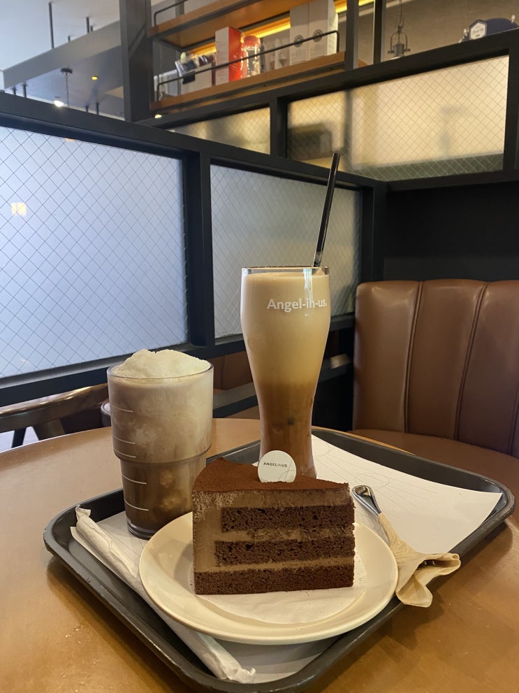  <군산 수송동 엔제리너스> 딸기스무디, 쿠키앤 크림 프라페, 카페 코코다 프라페, 파베 쇼콜라 케이크, 아메리치노, 엔제리너스 메뉴추천