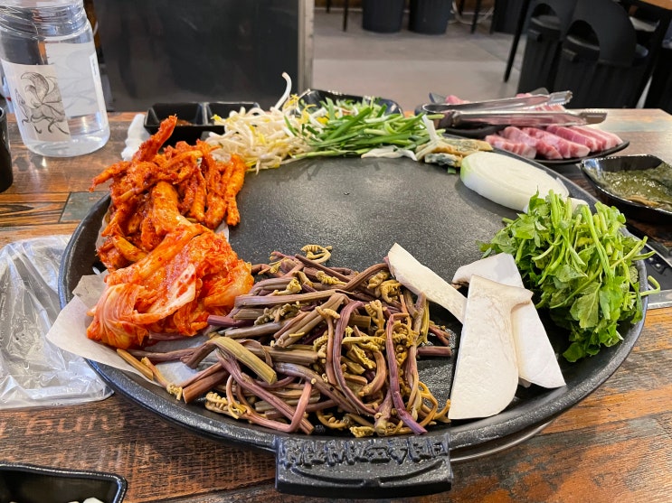  복수동 삼겹살 맛집 더덕 미나리 무한리필 솥뚜껑 삼겹살