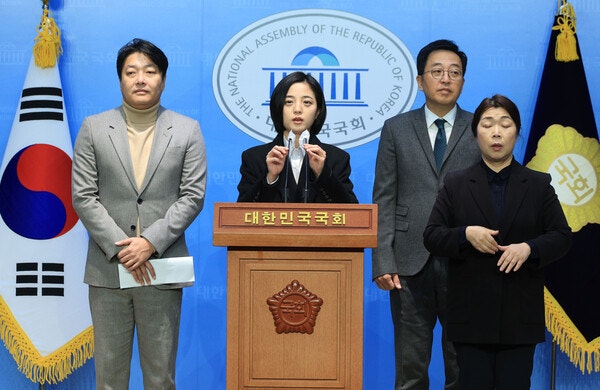 결국 금태섭과 손잡은 류호정…한국 진보정당의 흑역사를 써나가고 있는정의당