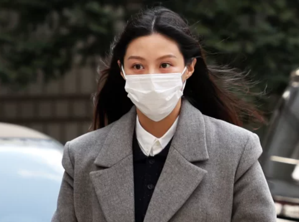 조국 전 법무부 장관의 딸 <b>조민</b>, 입시비리 혐의 첫 <b>재판</b>에서의... 