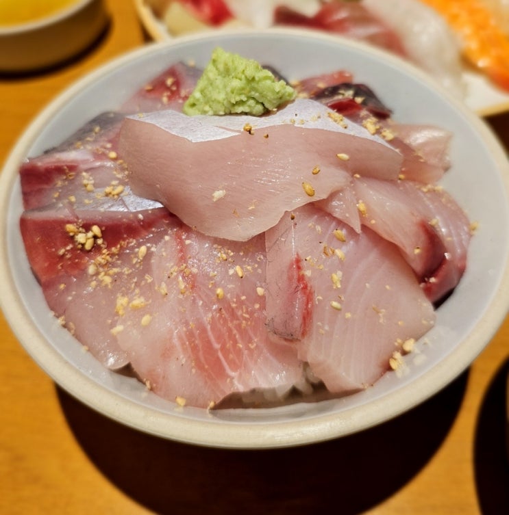  대방어덮밥과 감태의 환상 궁합, 행궁동 일식 마츠리동