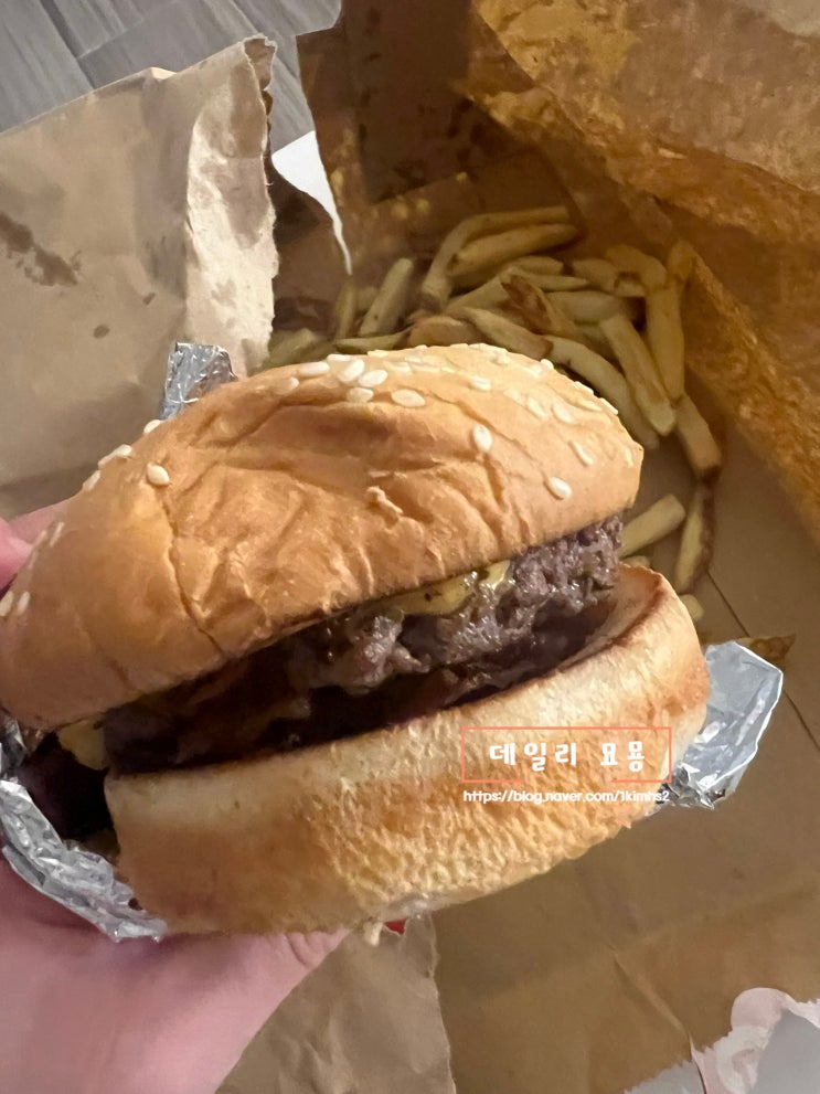  스페인 바르셀로나 여행 우버이츠 파이브가이즈 햄버거 배달 후기