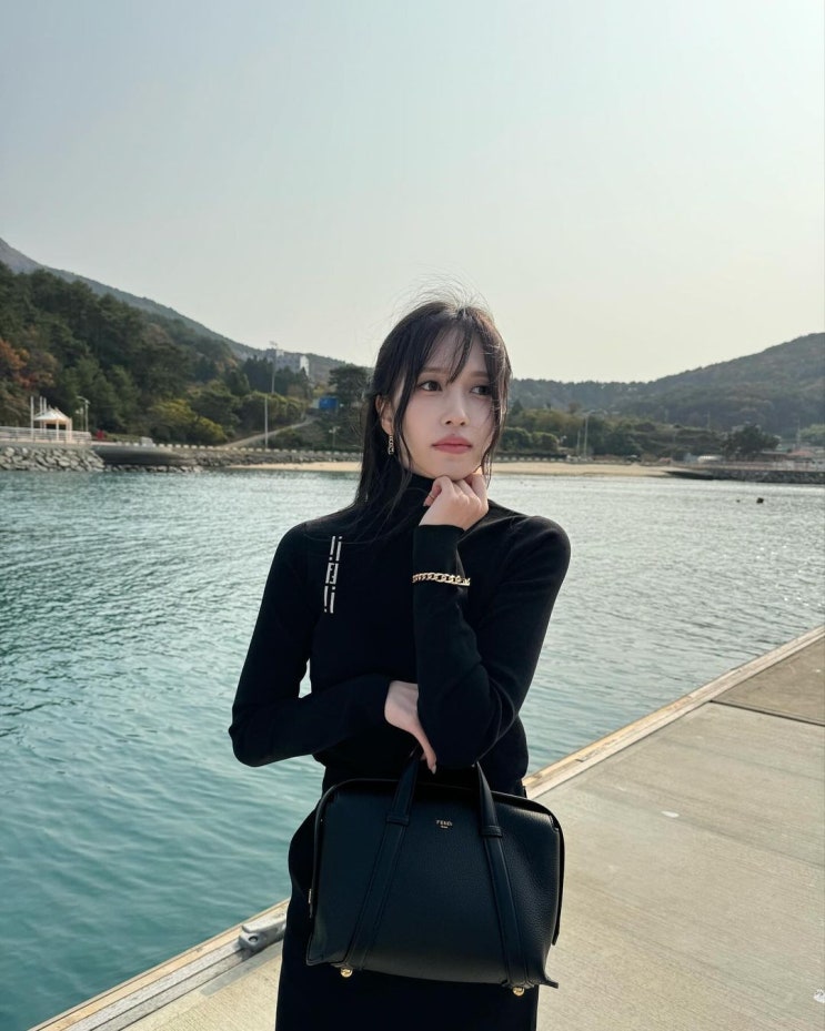  20대 여자 대학생의 다양한 용도에도 거뜬한 가방으로 명품 브랜드 펜디 보스턴백 추천 w. 미나