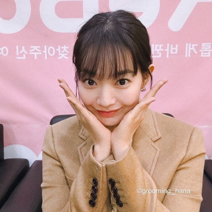  신민아 셀린느 카멜 자켓: 클래식한 여자 코디의 매력