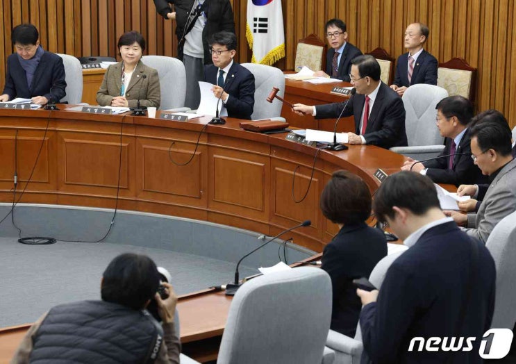 <b>조희대 대법원장 임명동의안</b> 국회 본회의 통과...74일만에 사법... 