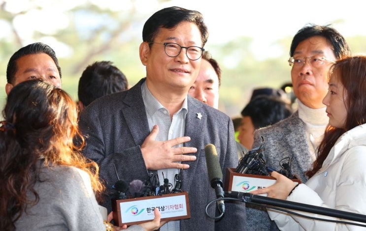 정점 <b>송영길</b>, 검찰 소환 서울중앙지검 출석... <b>묵비권</b>... 