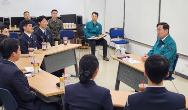 <기사소개: 김선호 <b>국방차관</b>, ROTC <b>후보</b>생 간담회...... 
