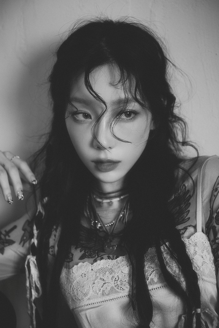 <b>태연 팬사인회 난동</b> 남성이 앨범 집어던져..
