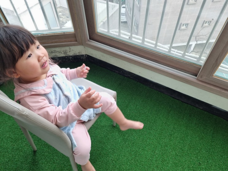  웰론코리아 인조잔디로 배란다꾸미기 셀프시공했어요