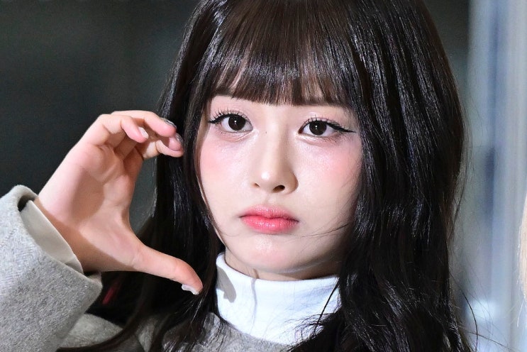 <b>엔믹스</b> 설윤 공항패션 여자 겨울코디 선택한 여성 후드 더플 숏... 