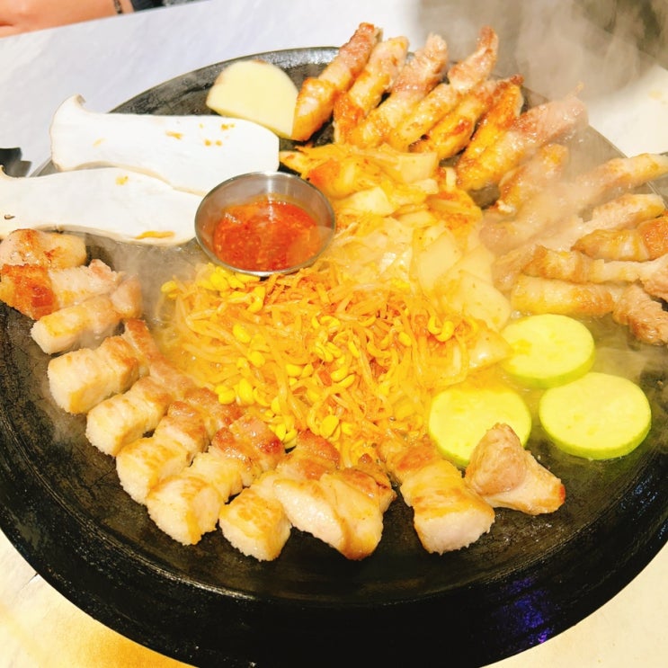  단대오거리 맛집 무쇠뚝삼겹 후기 : 무쇠솥에 삼겹살과 김치 꿀맛