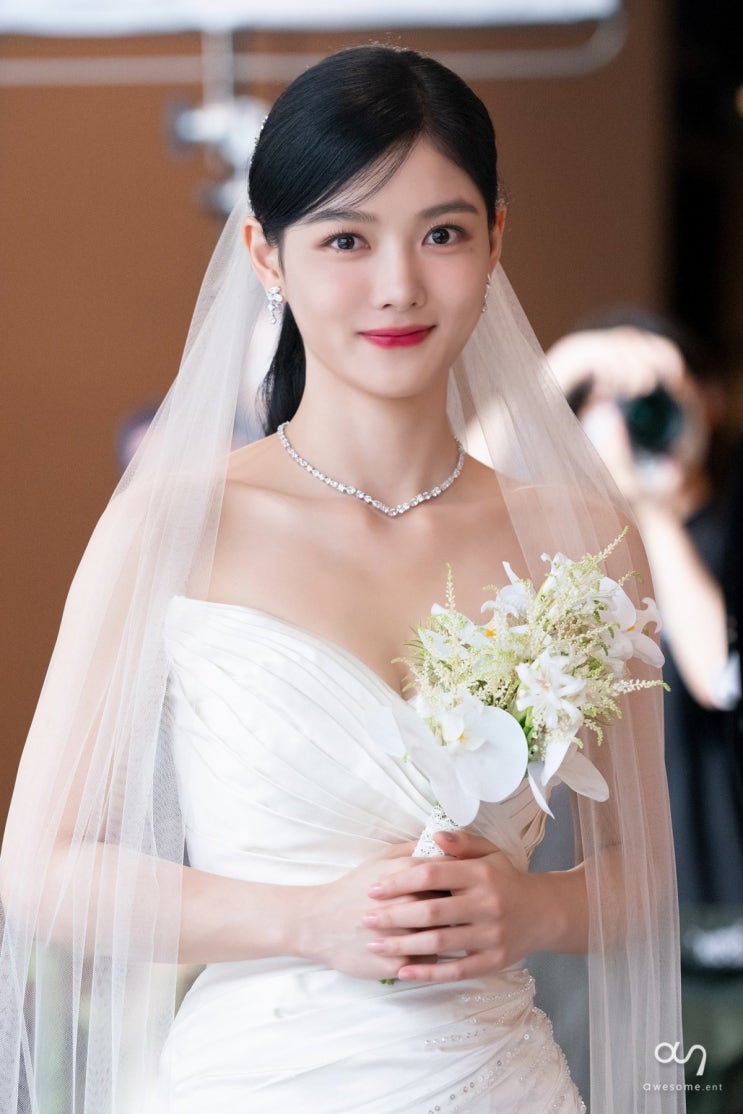 '마이 데몬' 김유정, 눈부신 웨딩드레스..."나 내일 결혼한다" 송강과 계약 결혼 진행했다