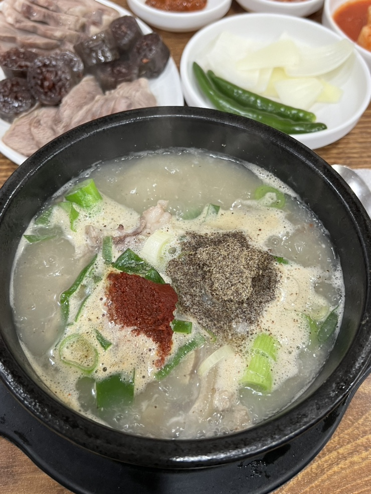  춘의역순대국 첫번째가마솥순대국 혼밥도 좋은 춘의역맛집