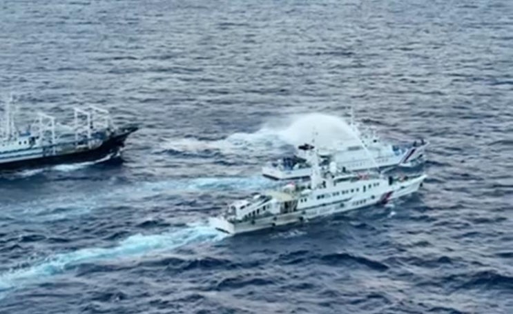 남중국해에서의 긴장 고조되는중! 미국, 필리핀 선박에 대한 중국의 '공격적' 행동을 비판하다!