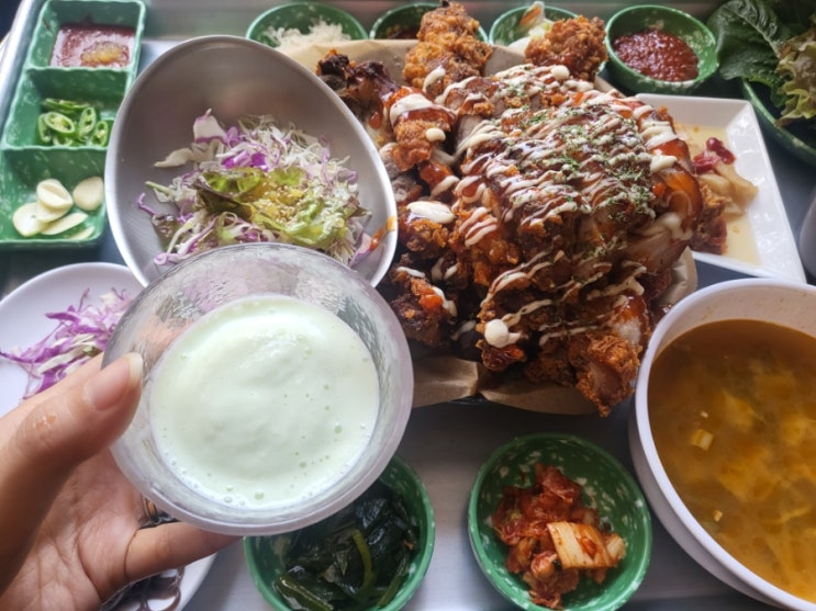  연남동 족발 맛집 연남족발 1987 푸짐한 튀김족발 한상차림과 달달한 메론크림막걸리
