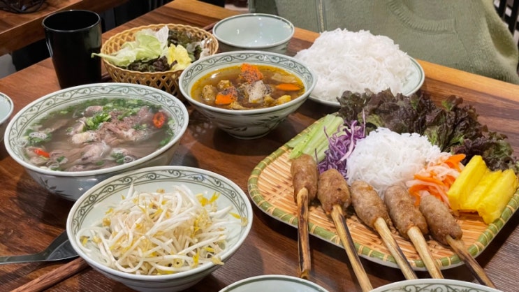[신촌 맛집] 하노이 전통 분짜 냄루이 옛날쌀국수 PHO XUA