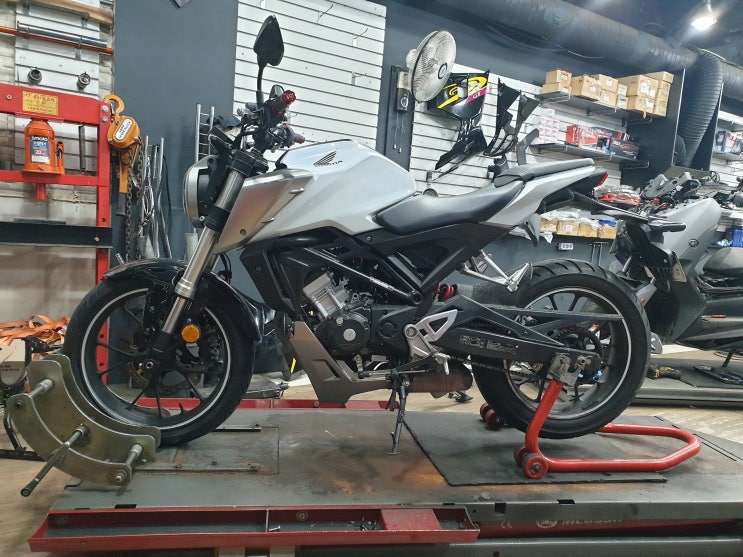  혼다 CB125R 겨울철 시동 불량 밸브 간극 확인해 봐요 밸브 간극, 스로틀 케이블, 스로틀 그립, 교환 기본 점검 광명중앙오토바이