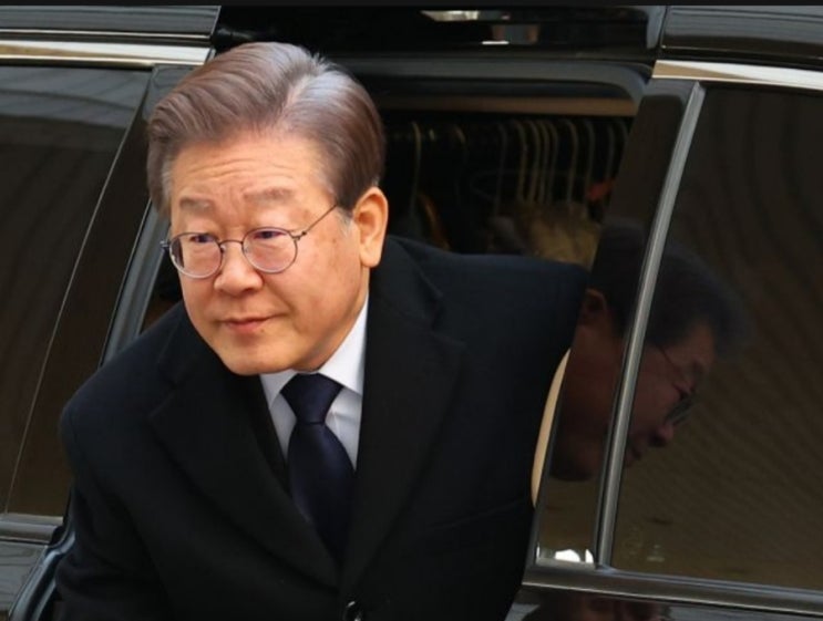 <실시간 핫이슈> 이재명 팬클럽 "'개딸' 명칭 파기한다. 언론들 '개딸'이라 쓰면 낙인 찍겠다" <실시간 핫이슈> 이재명 팬클럽 "'개딸' 명칭 파기한다. 언론들 '개딸'이라 쓰면 낙인 찍겠다"