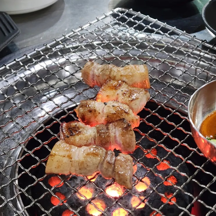  상무지구 고깃집 꽃돼지연탄구이 노포분위기 좋아