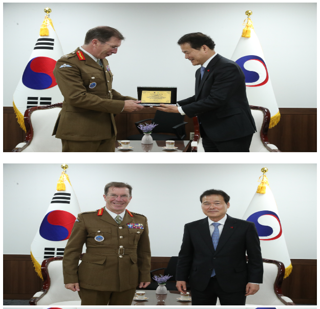 김영호 통일부장관, 앤드류 해리슨(Andrew Harrison) 유엔군 부사령관에 감사패 수여 김영호 통일부장관, 앤드류 해리슨(Andrew Harrison) 유엔군 부사령관에 감사패 수여