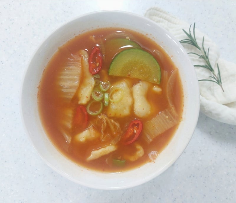 얼큰 김치 수제비 만드는법 쫄깃한 수제비 반죽 만들기