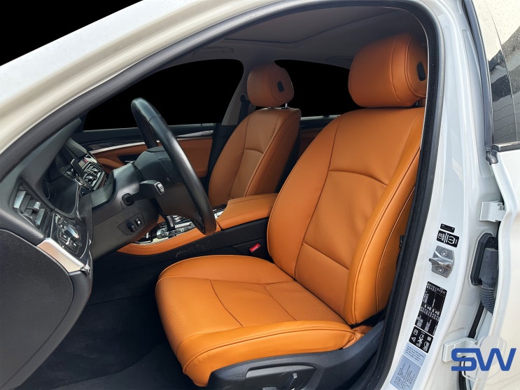 2015 BMW 520d를 에르메스 오렌지 컬러의 신차처럼 나파 커스텀 시트 실내 트리밍 개조