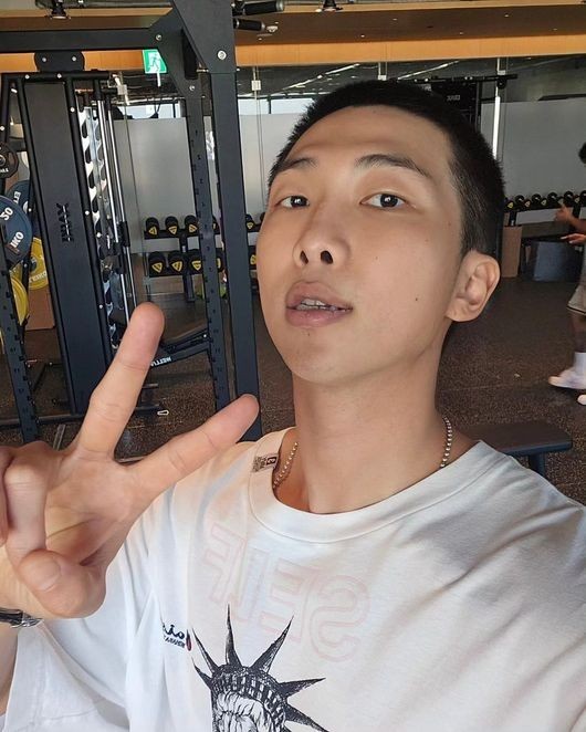 '입대' 방탄소년단 RM "기어이 그날 오고야 말아…미래에서 만나자"[....