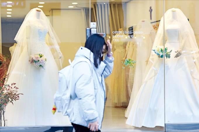 "이대론 인구재앙" 무서운 경고…'출산율 꼴찌' 한국 '비상' "이대론 인구재앙" 무서운 경고…'출산율 꼴찌' 한국 '비상'