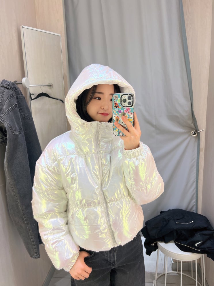 H&M 여자 여성 후드 숏패딩 후디드 푸퍼 서울 영등포 타임스퀘어 매장 유광패딩 H&M 여자 여성 후드 숏패딩 후디드 푸퍼 서울 영등포 타임스퀘어 매장 유광패딩