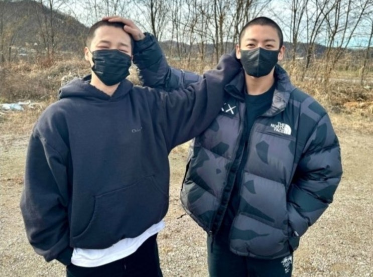 <연예가핫이슈> 지민X정국 입대현장 '머리 쓰담' 슈가X제이홉 동행→아미는 'BTS 자랑' 인증 <연예가핫이슈> 지민X정국 입대현장 '머리 쓰담' 슈가X제이홉 동행→아미는 'BTS 자랑' 인증
