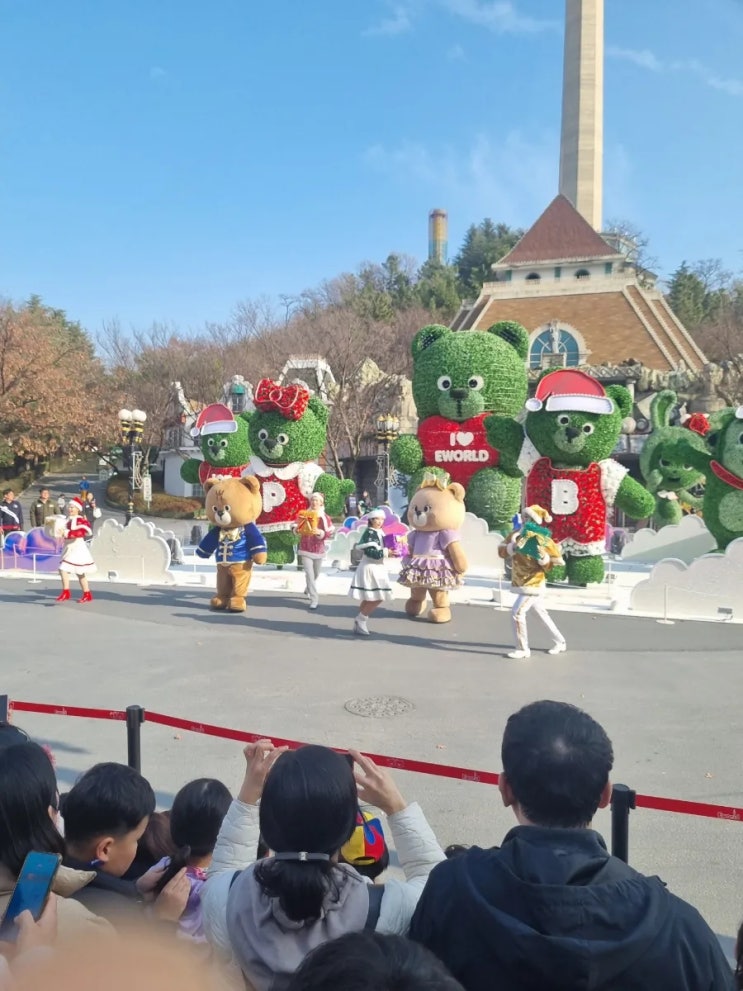  대구가볼만한곳 대구 이월드는 365일 축제분위기 일루미네이션x워킹데드라이드