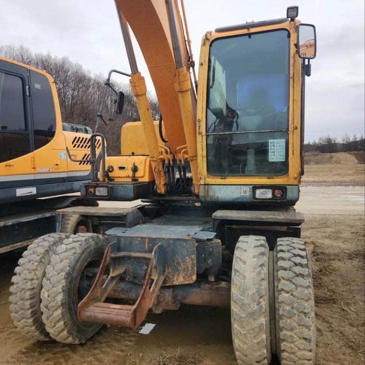 현대 R140W 2011년식 4100만원 판매합니다. 현대 R140W 2011년식 4100만원 판매합니다.