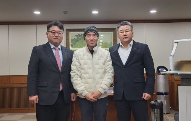 [현장]'서해 공무원 피살' 유가족, <b>유병호</b>와 면담…"文... 