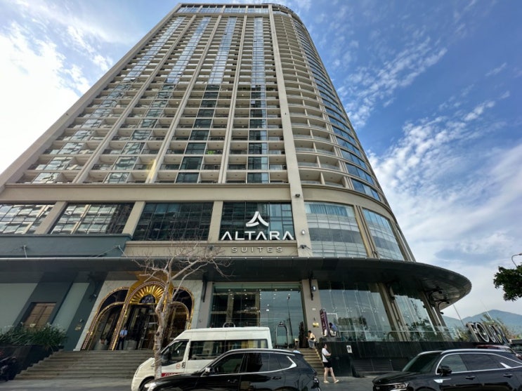 미케 비치 해변 바로 앞에 위치한 비치호텔 알타라 스위트(Altara Suites Da Nang by AHG)