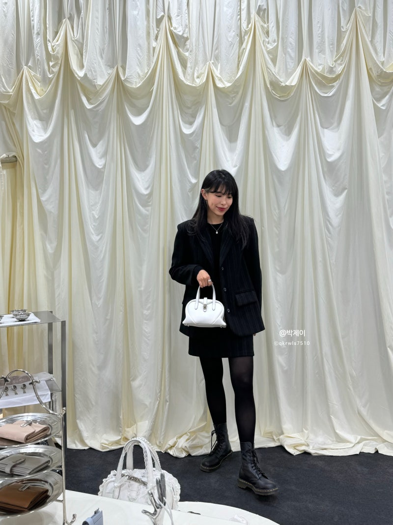 VUNQUE 압구정 팝업스토어 매장 방문 후기 분크 바게트백 미니백 가방 맥파이 여자 여성 카드지갑 추천 : 네이버 블로그, image size:800x1067