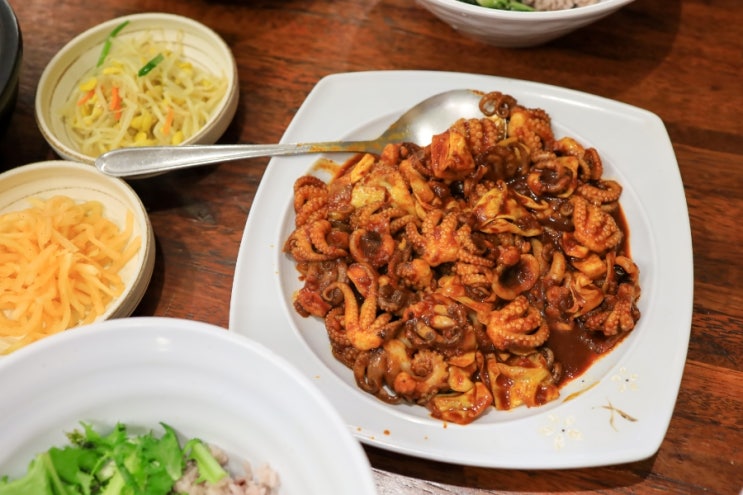  [서초 방배역 맛집] 아름다운 천장 장식과 시장통 분위기의 쭈꾸미 맛집, <5구역 방배본점>