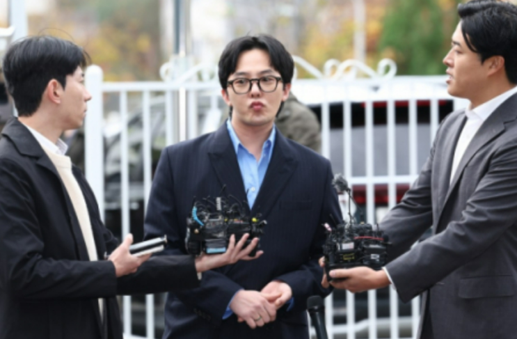 <b>지드래곤</b>, <b>마약</b> 의혹 벗었다…경찰, '혐의없음' <b>불송치</b>