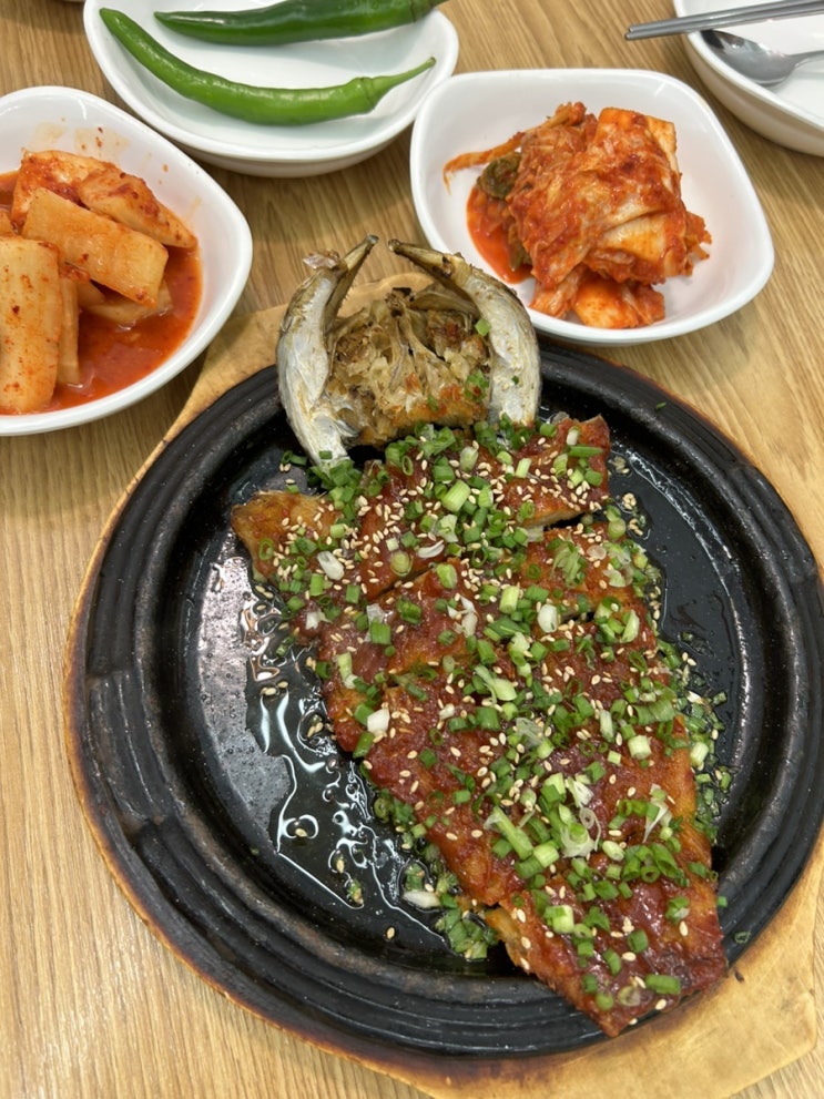  인덕원 배가황태한마리 칼국수 굴미역국