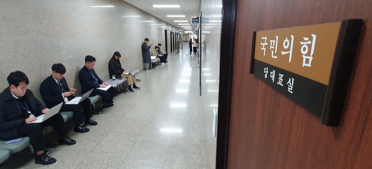 김기현, 내년 총선 <b>불출마</b> or <b>당대표</b> 사퇴?...거취 표명 임박