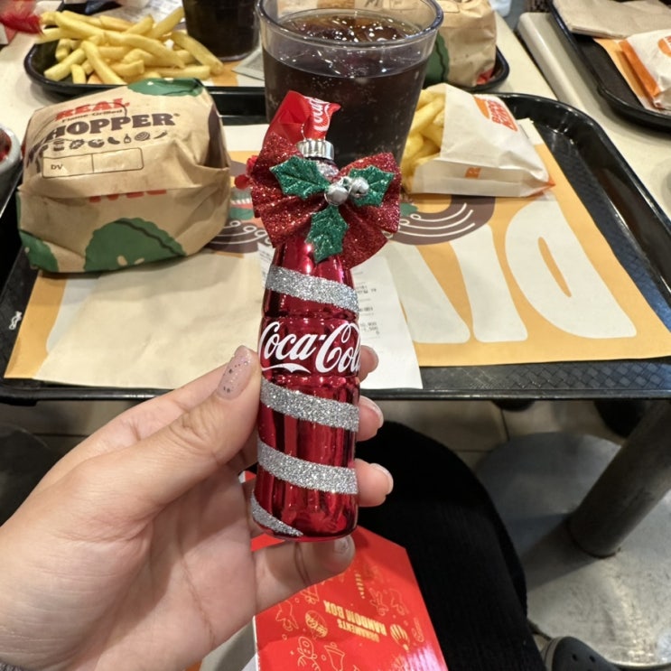  점심에 버거킹 신메뉴 큐브 스테이크 와퍼 세트 쿠폰으로 먹고 랜덤박스 크리스마스 오너먼트 받은 리뷰.